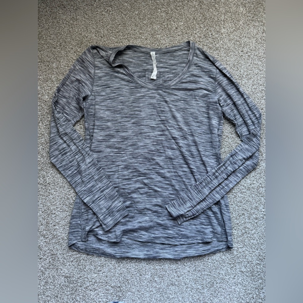 Lululemon Yogi Everyday Long Sleeve
4 Color Space Dye White Black
